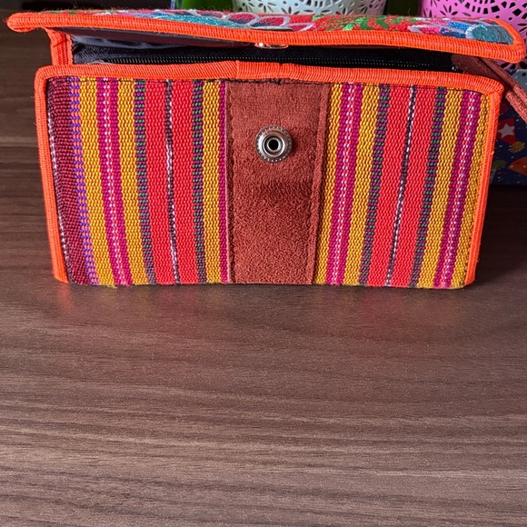 Colorful Embroidered Clutch - Picture 5 of 6